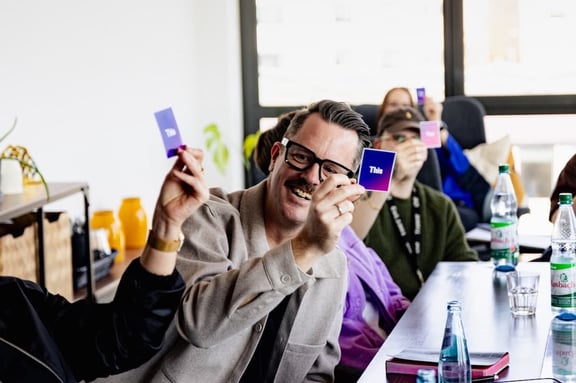 Team der m&z Agency bei Abstimmung
