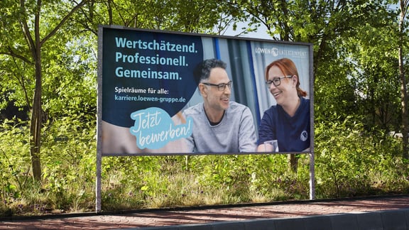 Free_Billboard_Mockup_2-min