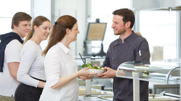 Schwabe-referenz-milch-und-zucker-agency-06_Kantine_L0A1377_bearbeitet-min