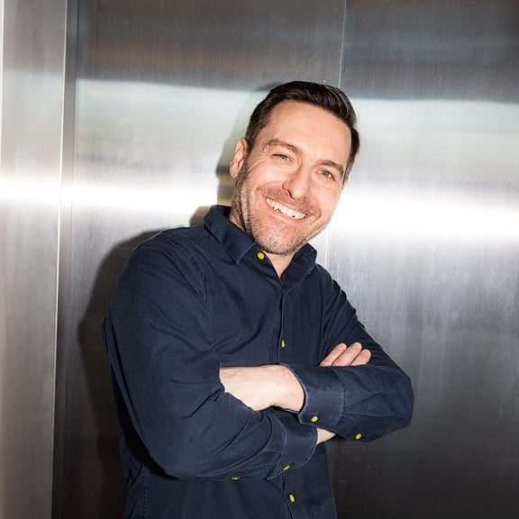 Portrait Stephan Valats: Senior Copywriter und AI Specialist m&z Agency