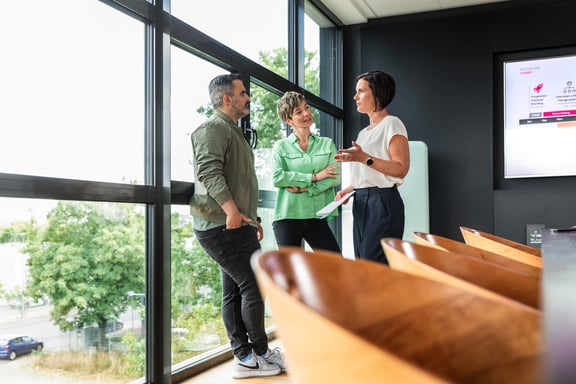 Teammeeting im Besprechungsraum